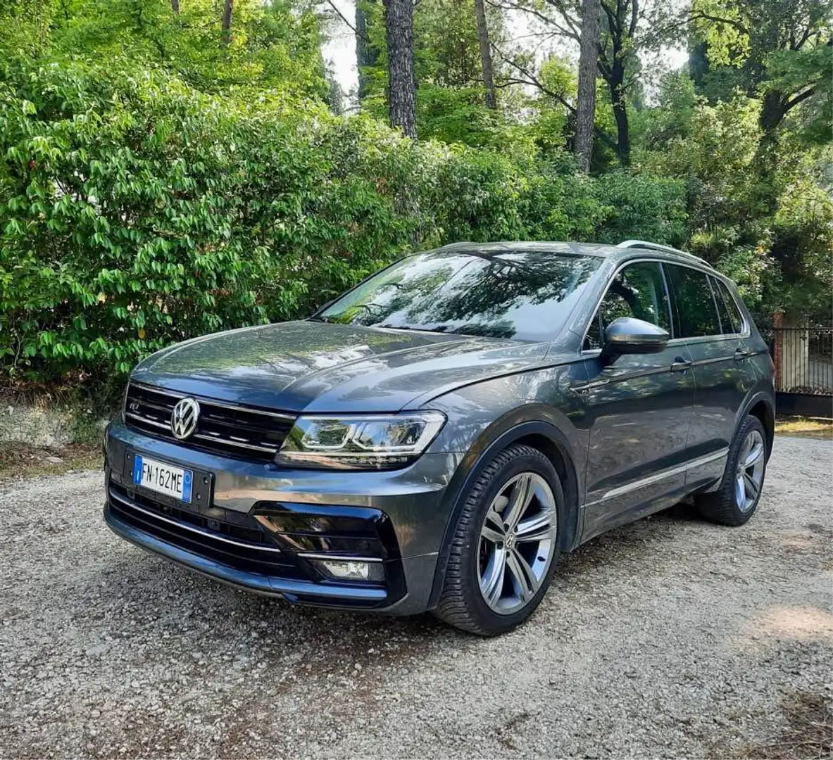 Volkswagen Tiguan 1.6 tdi R-Line RLine 116cv full uniprop Sport Grigio - 1