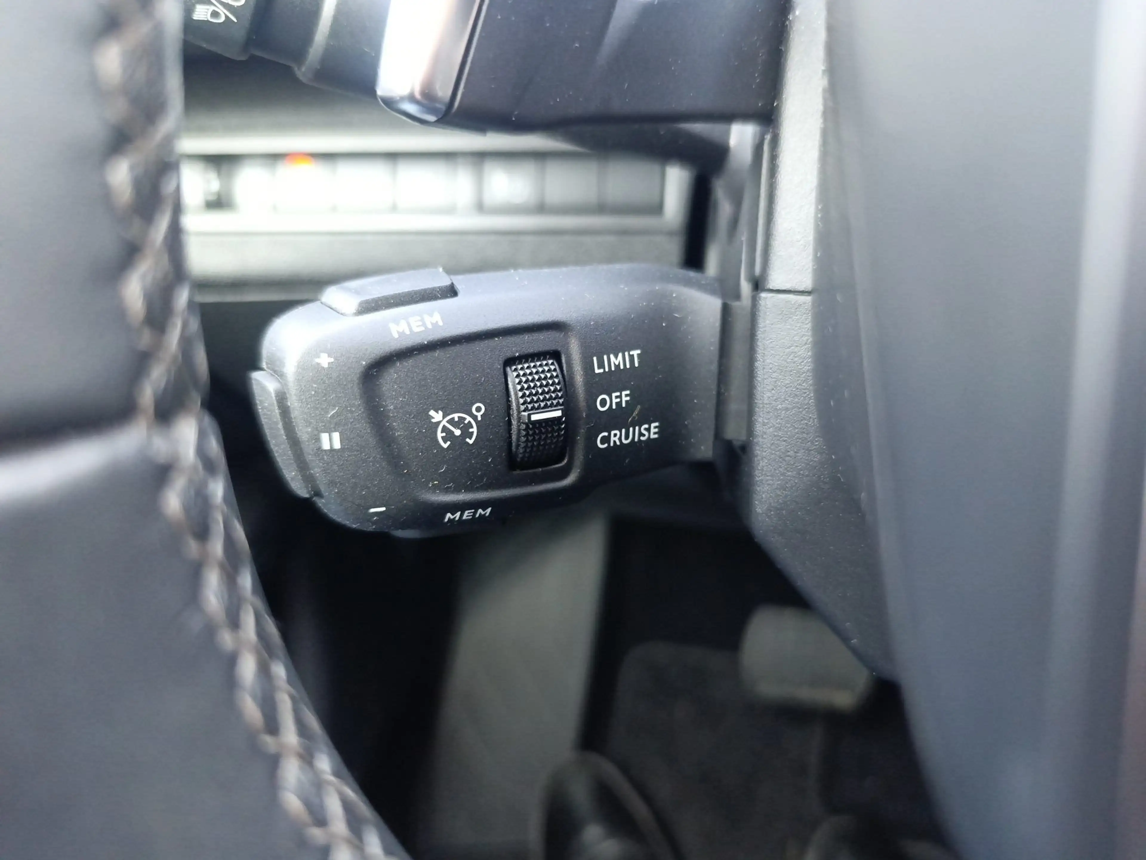 Peugeot Others 3008 Hybrid 225 (Plug-In) e-EAT8 Allure Navi — photo 7