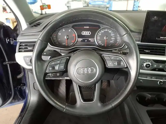Audi A4 view 9
