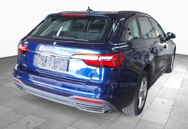 Audi A4 view 5