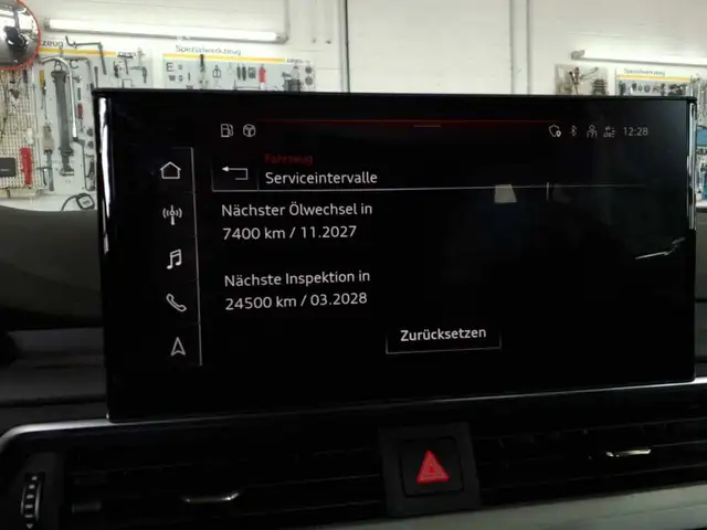 Audi A4 view 13