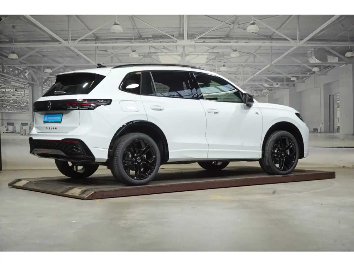 Volkswagen Tiguan R-Line 2.0 TDI 4M PANO AHK IQ.DRIVE 20-Zoll Blanc - 2
