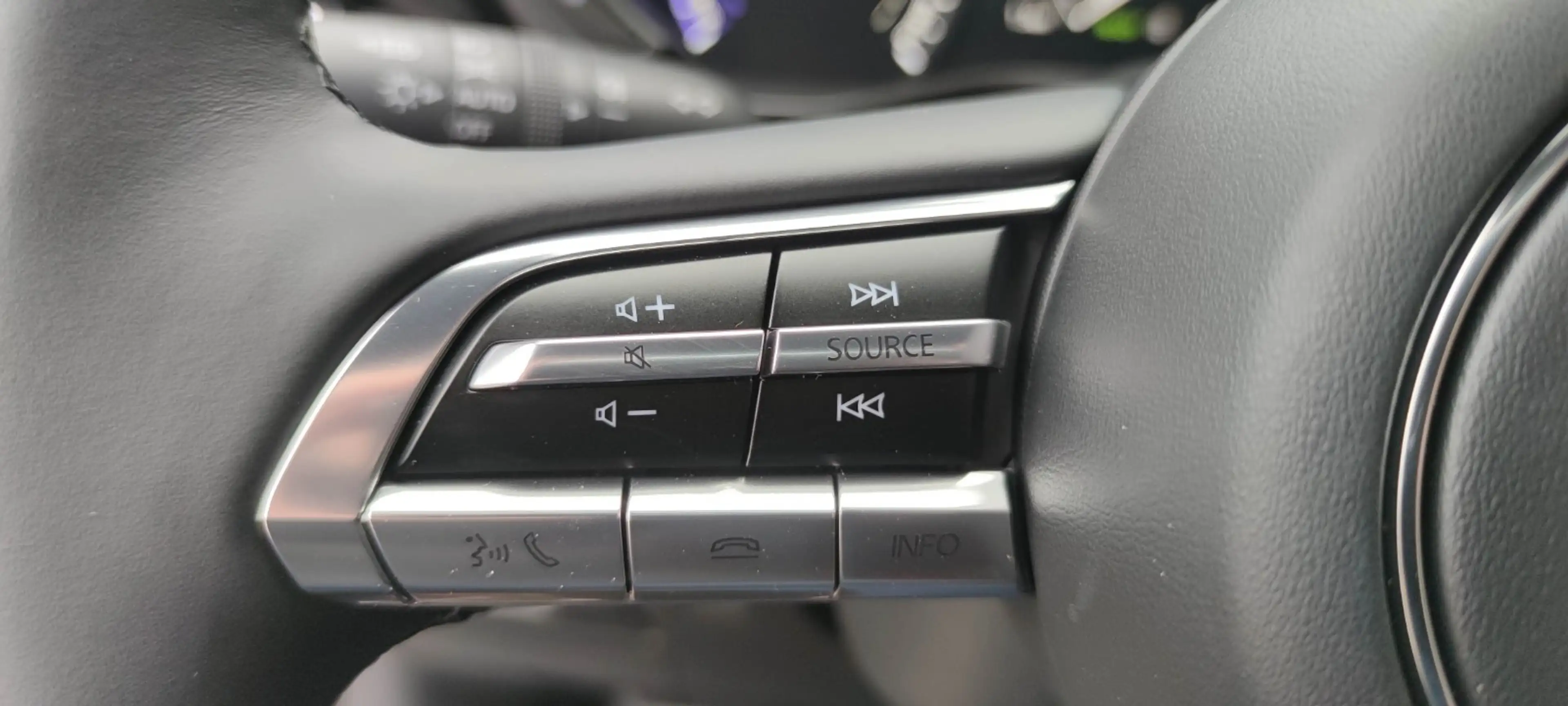 Mazda MX-30 35,5 kWh e-SKYACTIV 145 PS — photo 15