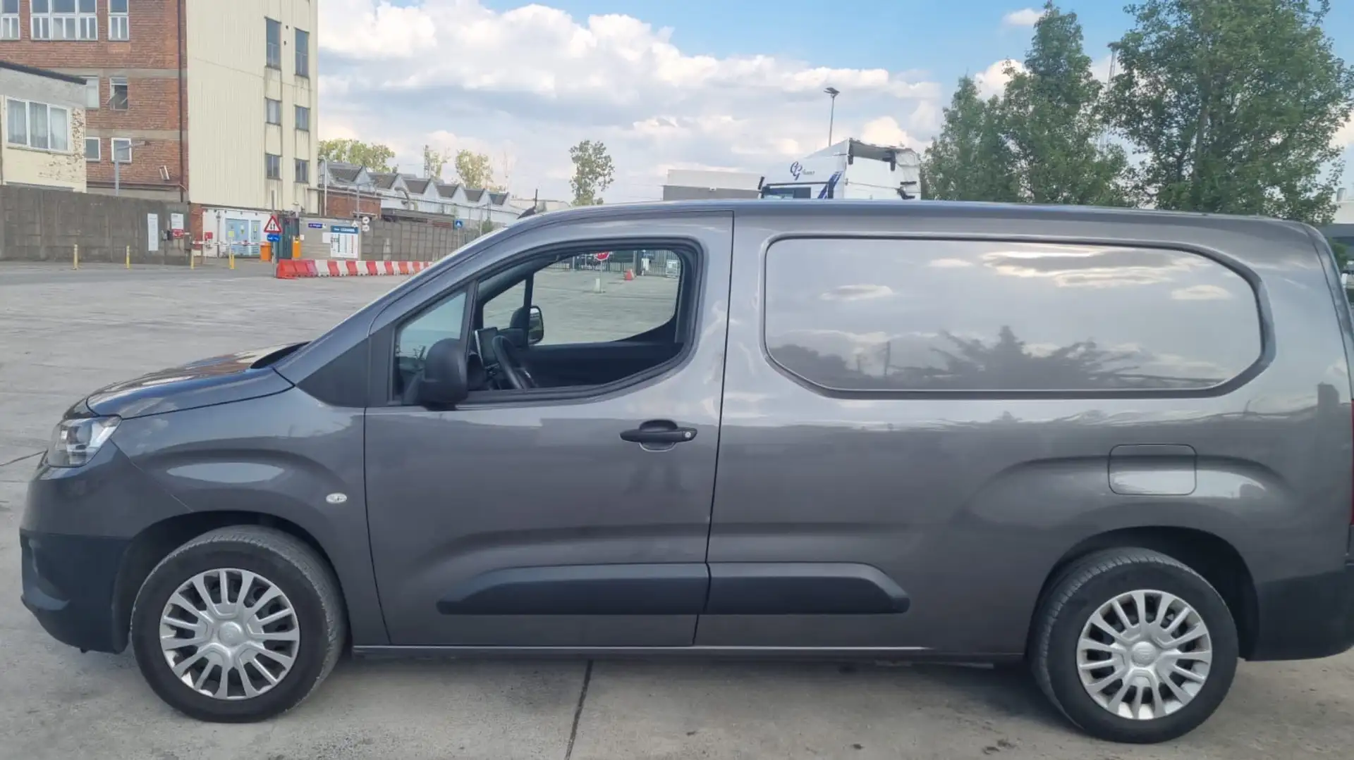 Toyota Proace City 1.2i Automatique Grijs - 2