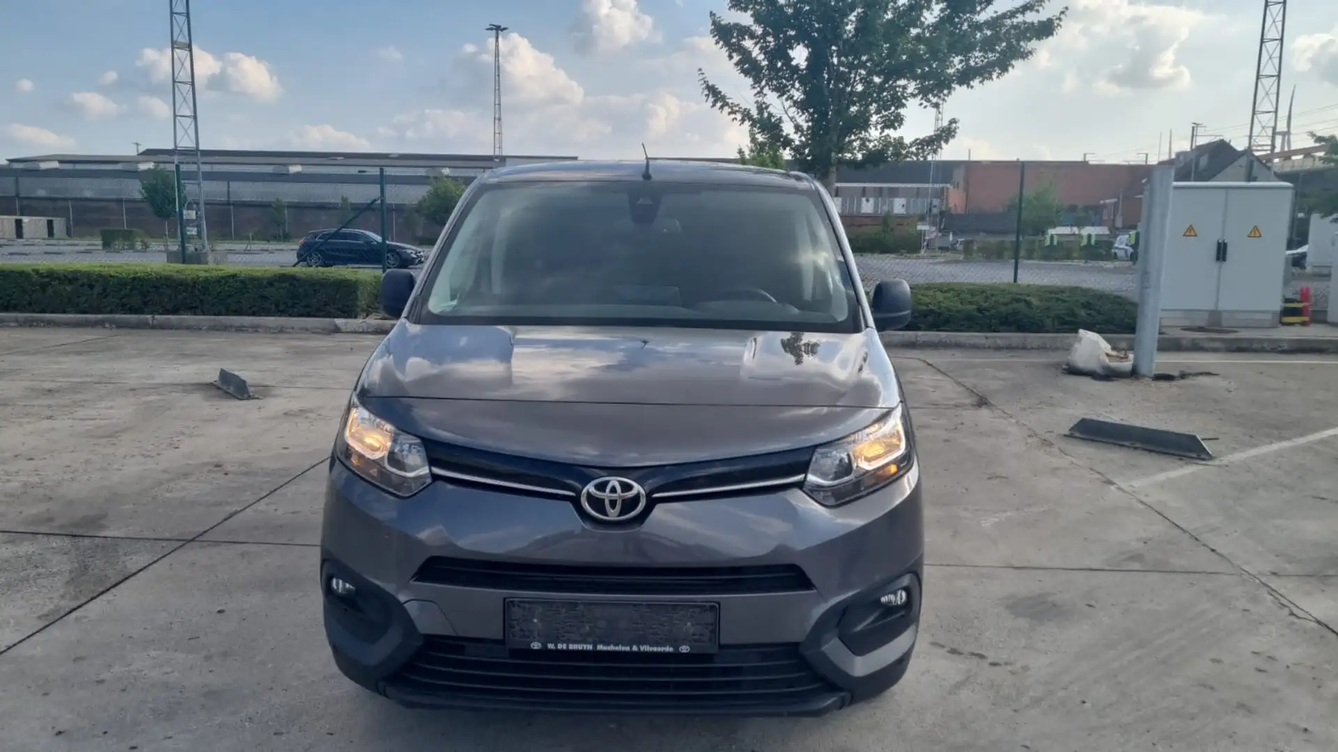 Toyota Proace City 1.2i Automatique Grijs - 1