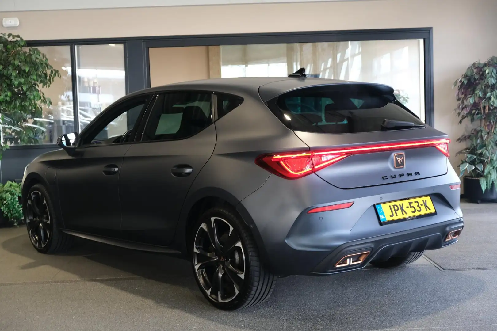 CUPRA Leon 1.4 e-Hybrid VZ 245PK MATT Sport Stuur Navi ACC CA Grijs - 2