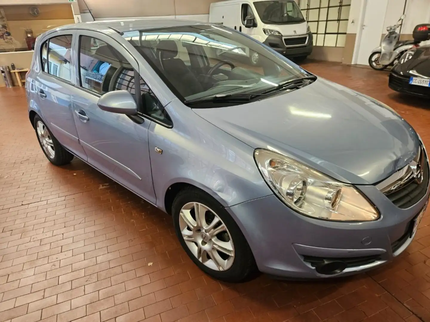 Opel Corsa 1.2 5 porte Easytronic Cosmo Blauw - 2