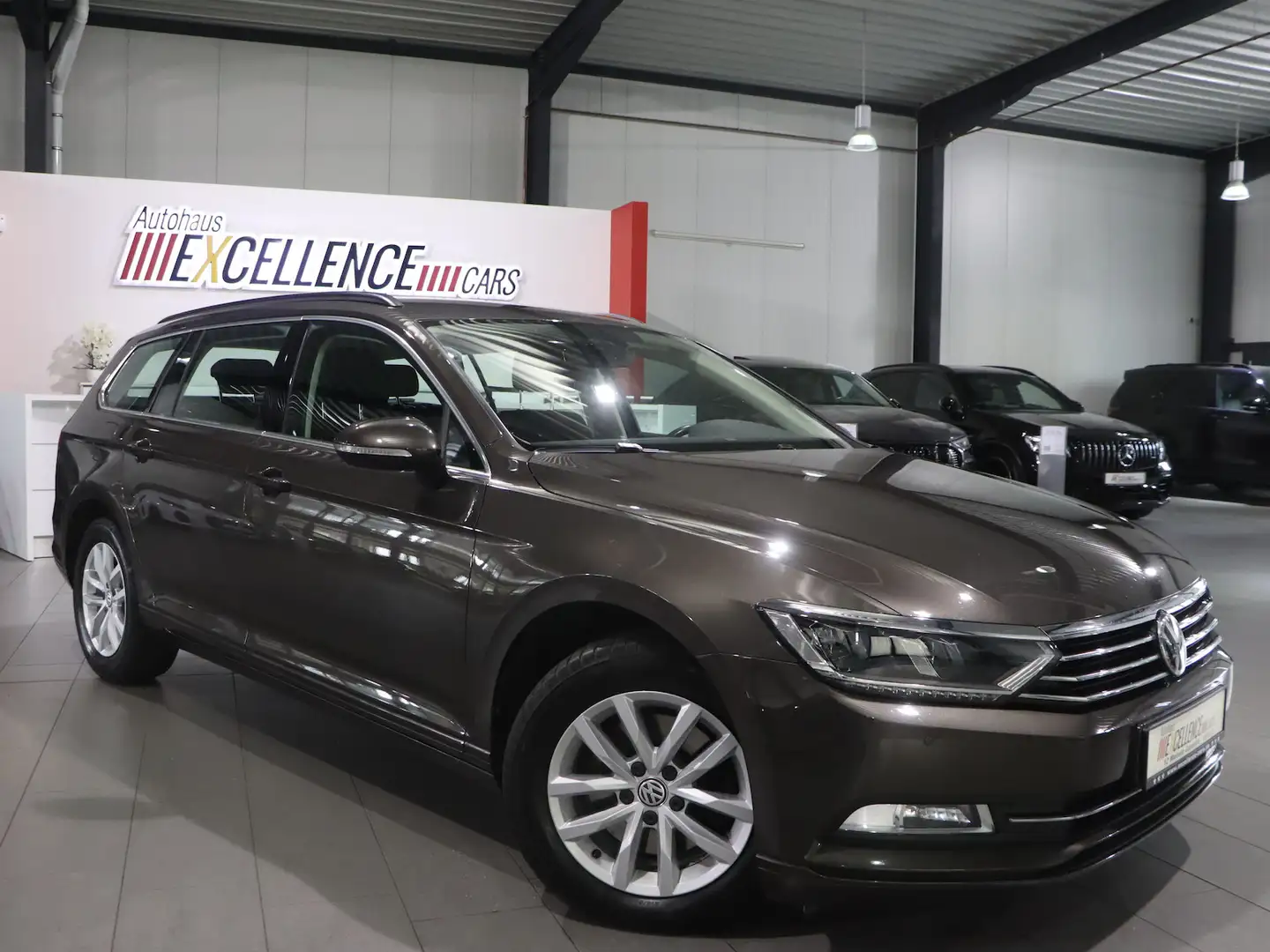 Volkswagen Passat Variant 1.8 TSI Comfortline DIGI-COCKPIT+ Braun - 2