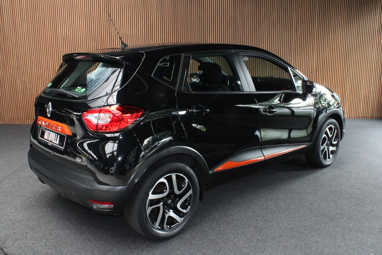 Renault Captur 0.9 TCe Expression Navi Cruise Airco LMvelgen Zwart - 2