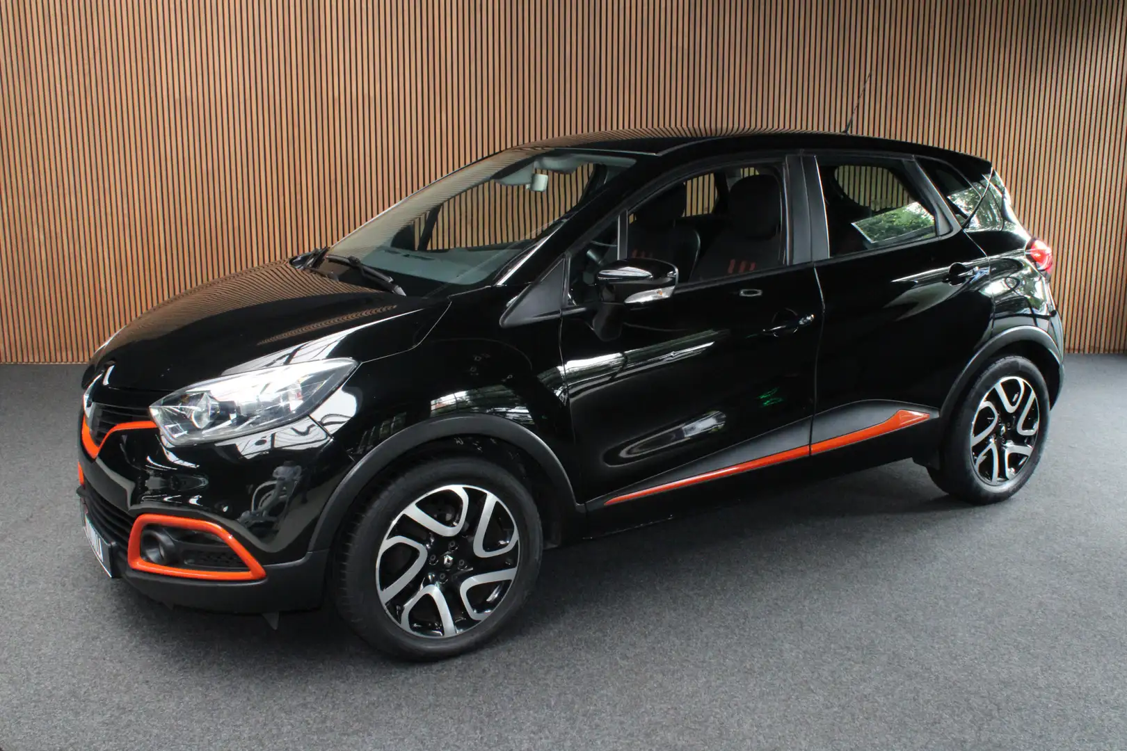 Renault Captur 0.9 TCe Expression Navi Cruise Airco LMvelgen Zwart - 1