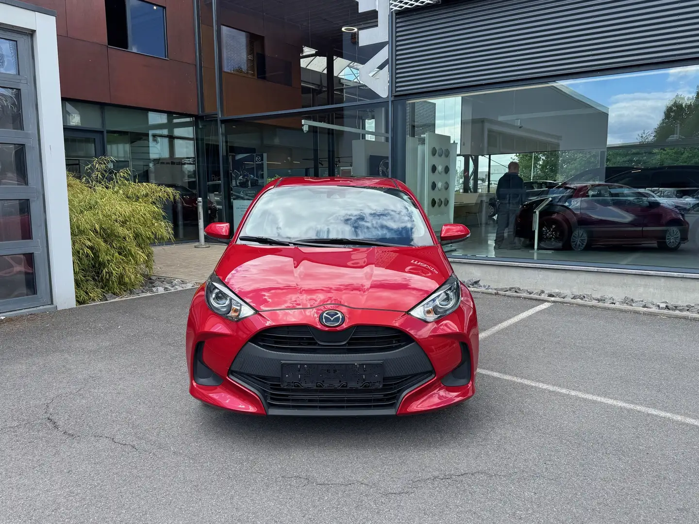 Mazda 2 1.5i VVT-i Hybrid E-CVT Pure Direction Rouge - 2