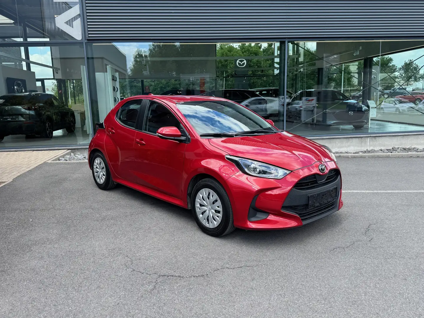 Mazda 2 1.5i VVT-i Hybrid E-CVT Pure Direction Rouge - 1