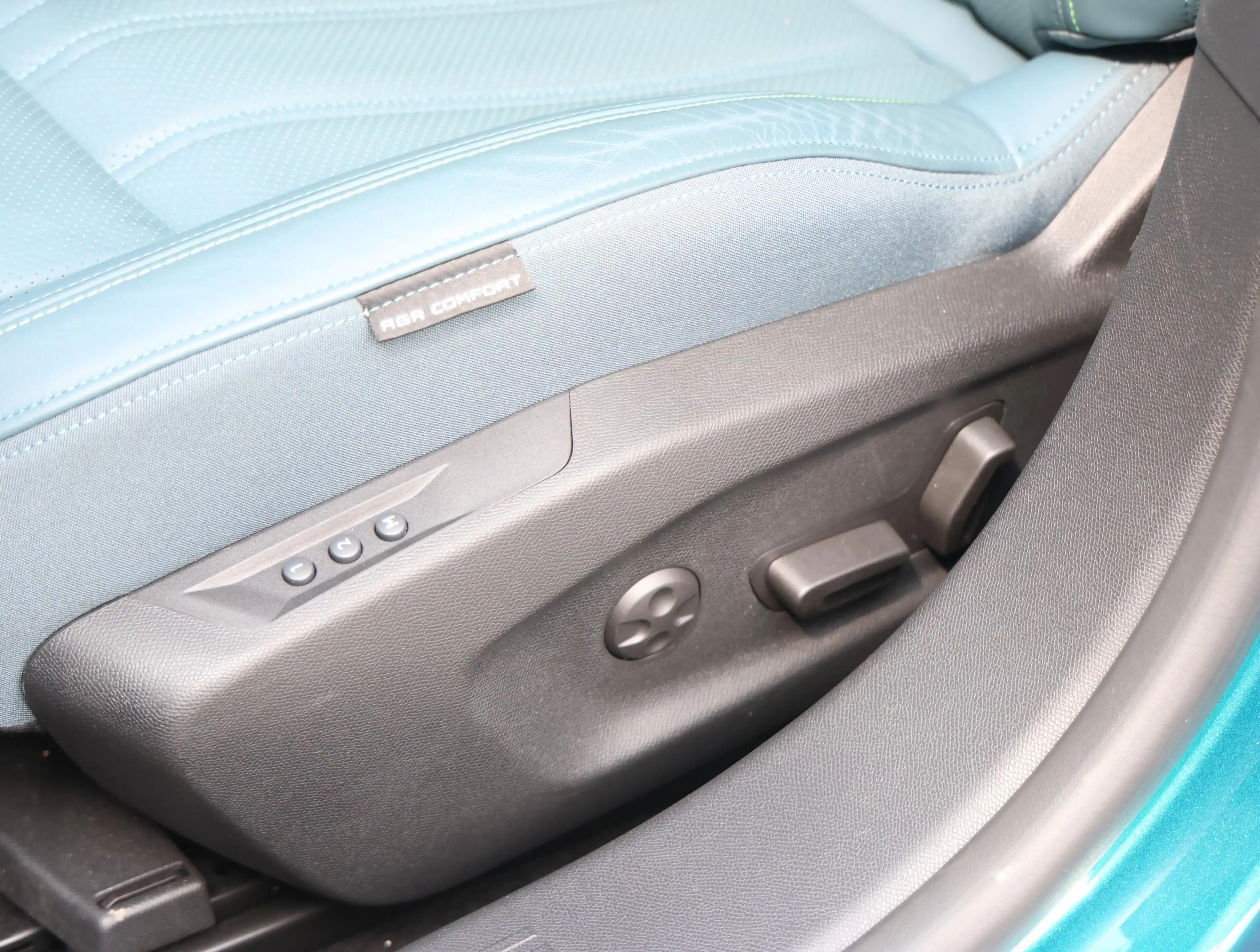 Peugeot 408 1.2 PureTech GT 130 EAT8 | Focal Hifi | Lederen be — photo 11