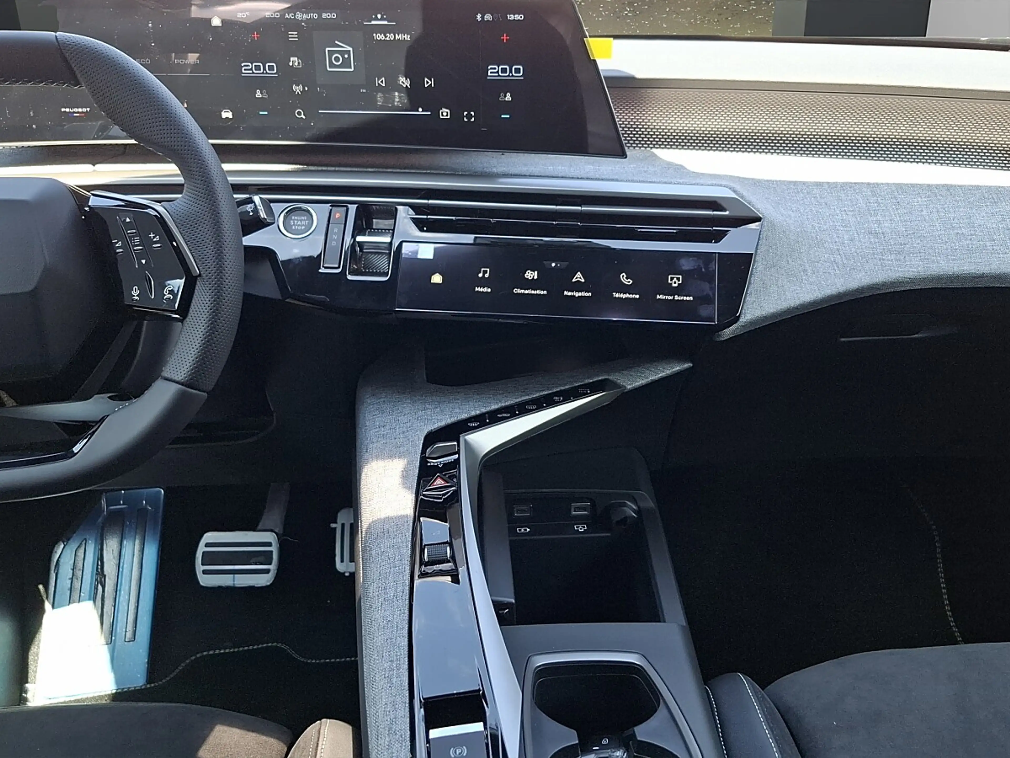 Peugeot 3008 Elektro 210 73kWh — photo 8