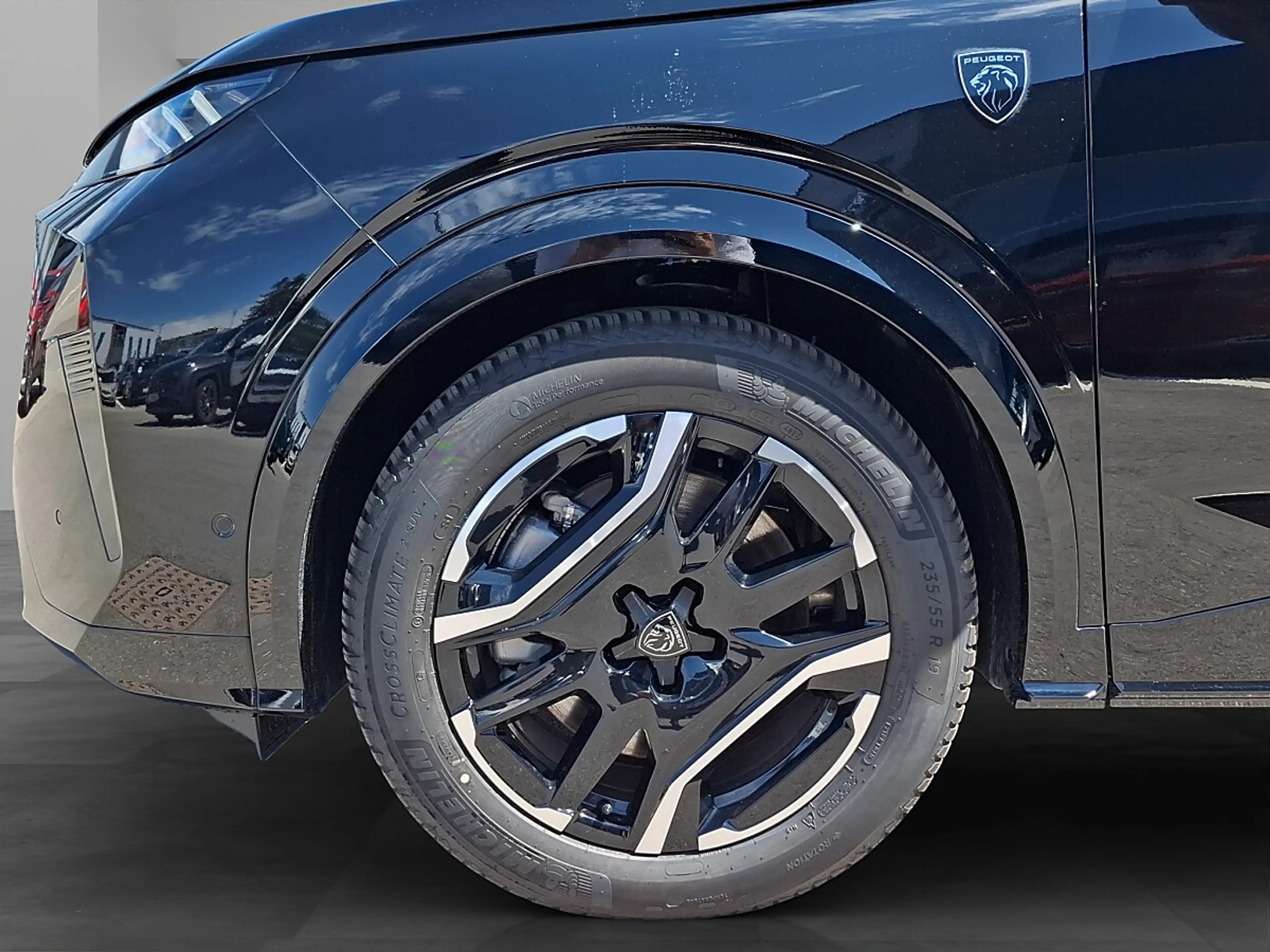Peugeot 3008 Elektro 210 73kWh — photo 13