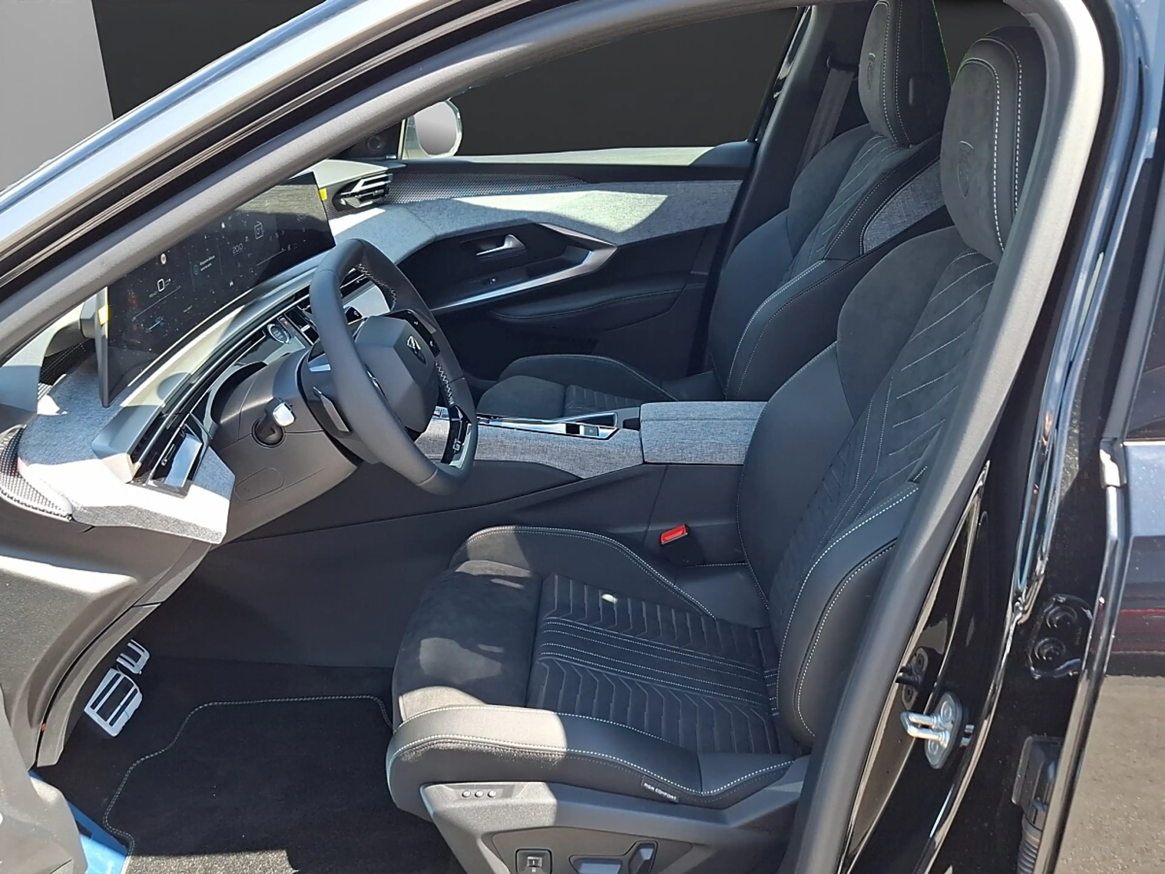 Peugeot 3008 Elektro 210 73kWh — photo 9