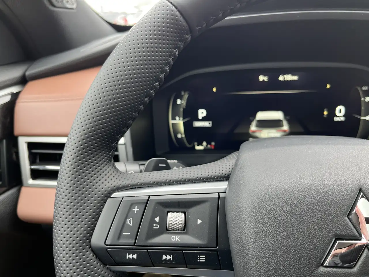 Mitsubishi Outlander снимка Mitsubishi Outlander