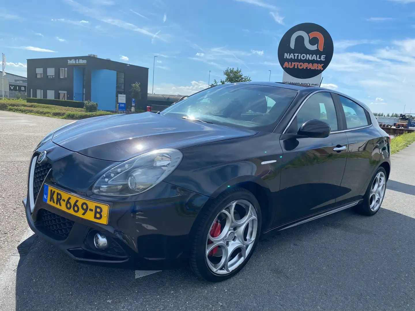 Alfa Romeo Giulietta 2016 * 1.6 JTDm Super * LMV * AIRCO * AUTOMAAT * L Zwart - 1