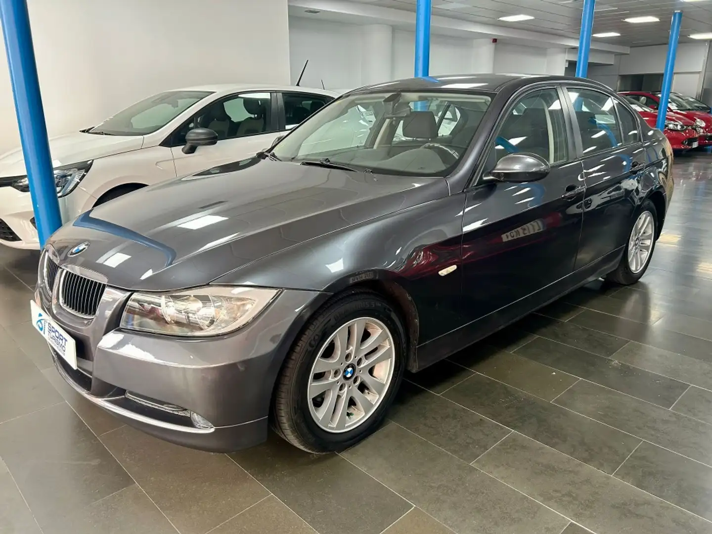 BMW 320 320d Aut. Grau - 1