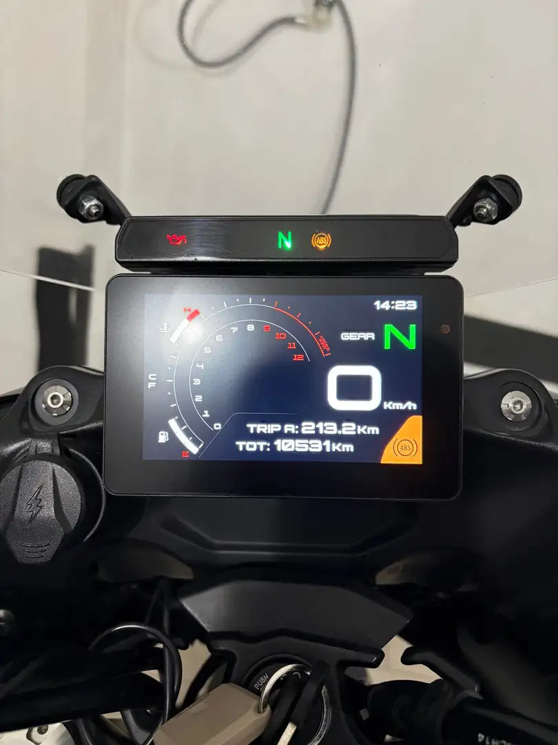 Benelli TRK 702 700 stradale Blanc - 1