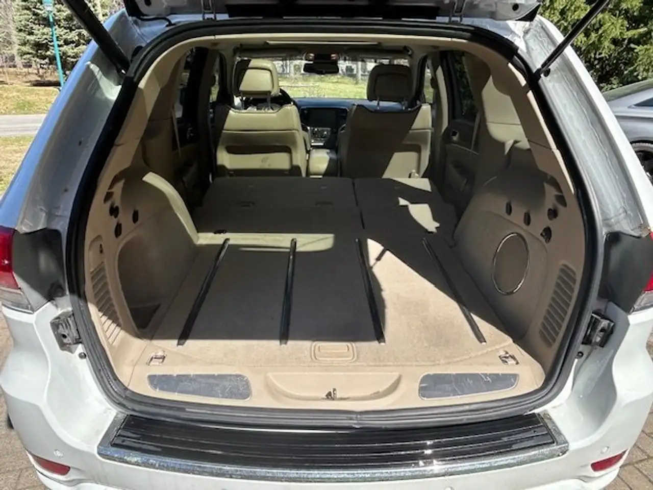 Jeep Grand Cherokee снимка Jeep Grand Cherokee