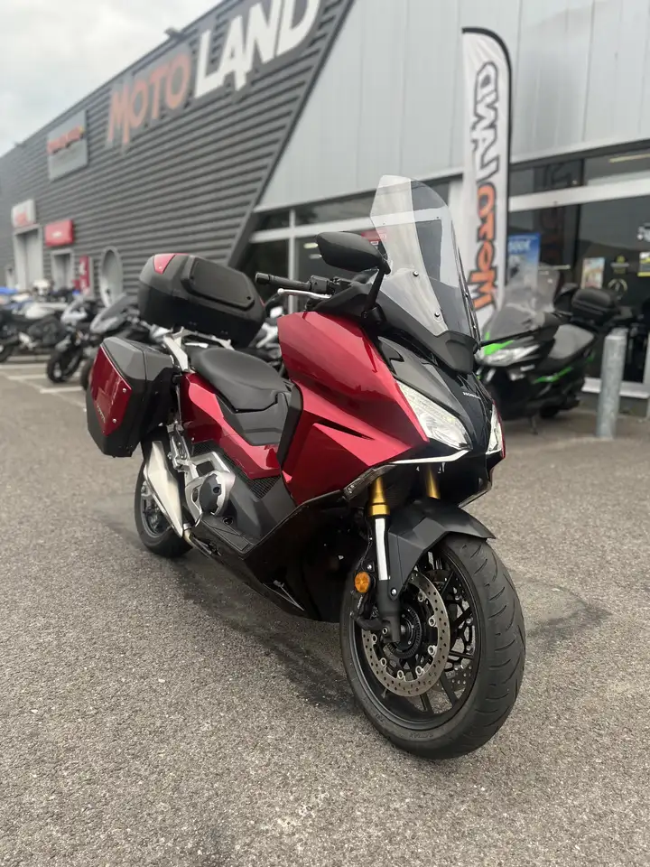 Honda Forza 750