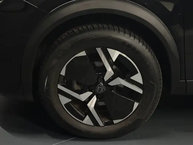 Peugeot 2008 view 9