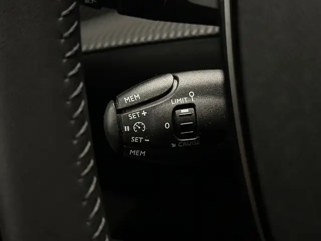 Peugeot 2008 view 17