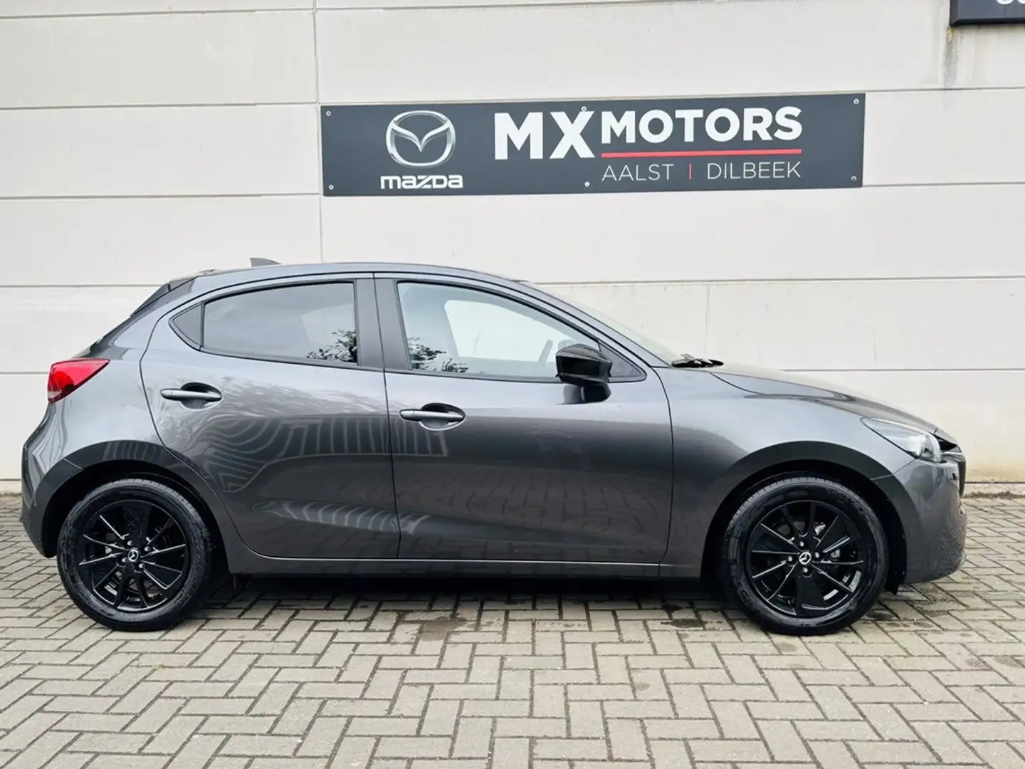 Mazda 2 1.5L SKYACTIV-G 90pk Automaat * Homura * Grijs - 2