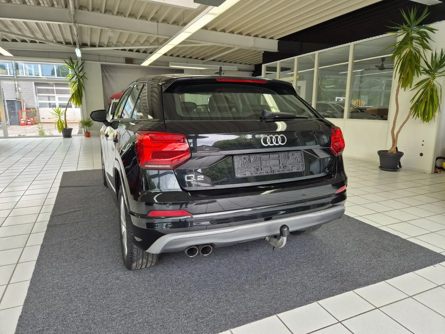 Audi Q2 design*S-LINE*SHZ*AHK*LED*NAVI*TÜVNEU Schwarz - 2