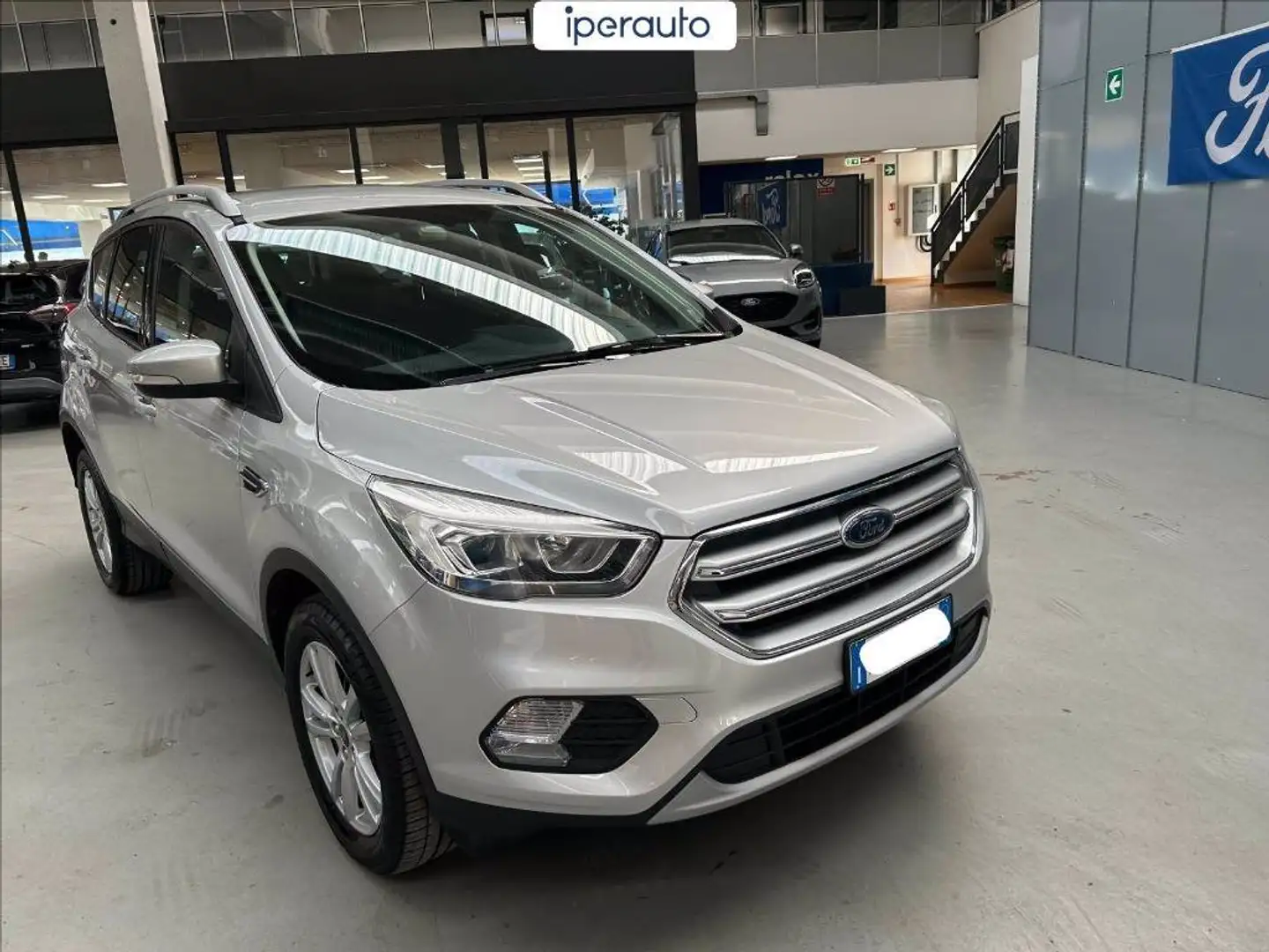 Ford Kuga 1.5 tdci Business s&s 2wd 120cv Gris - 2