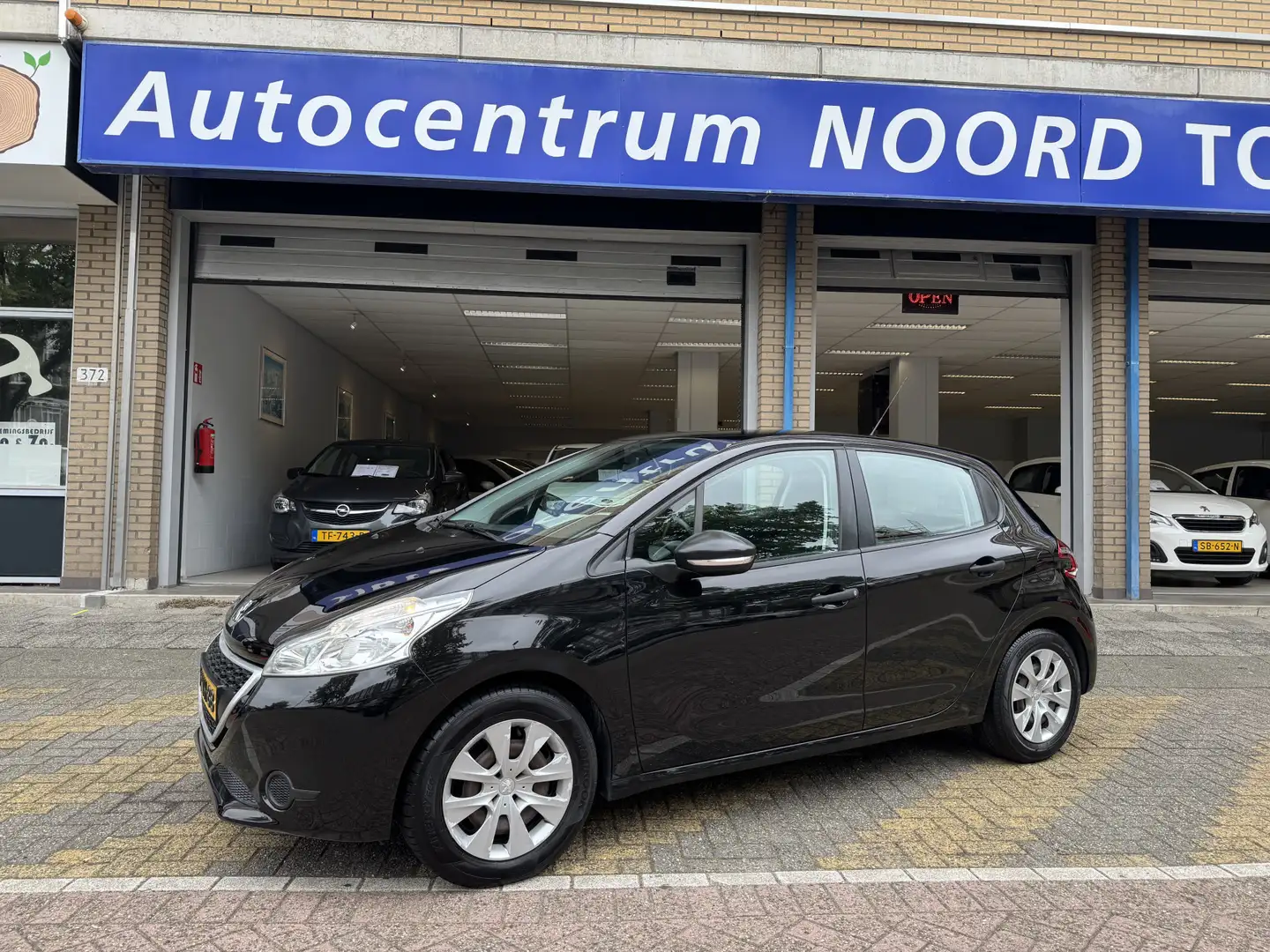Peugeot 208 1.2 VTi Access 91064KM! NAP | Nieuwe distributieri Zwart - 1