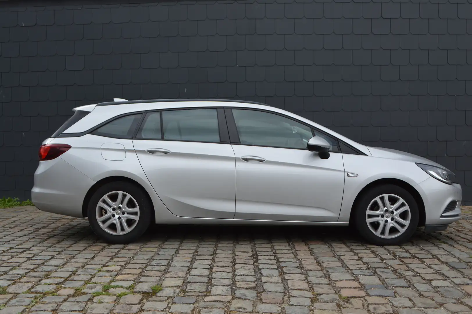 Opel Astra Sports Tourer 1.6 CDTi ECOTEC D Dynamic Start/Stop Grijs - 2