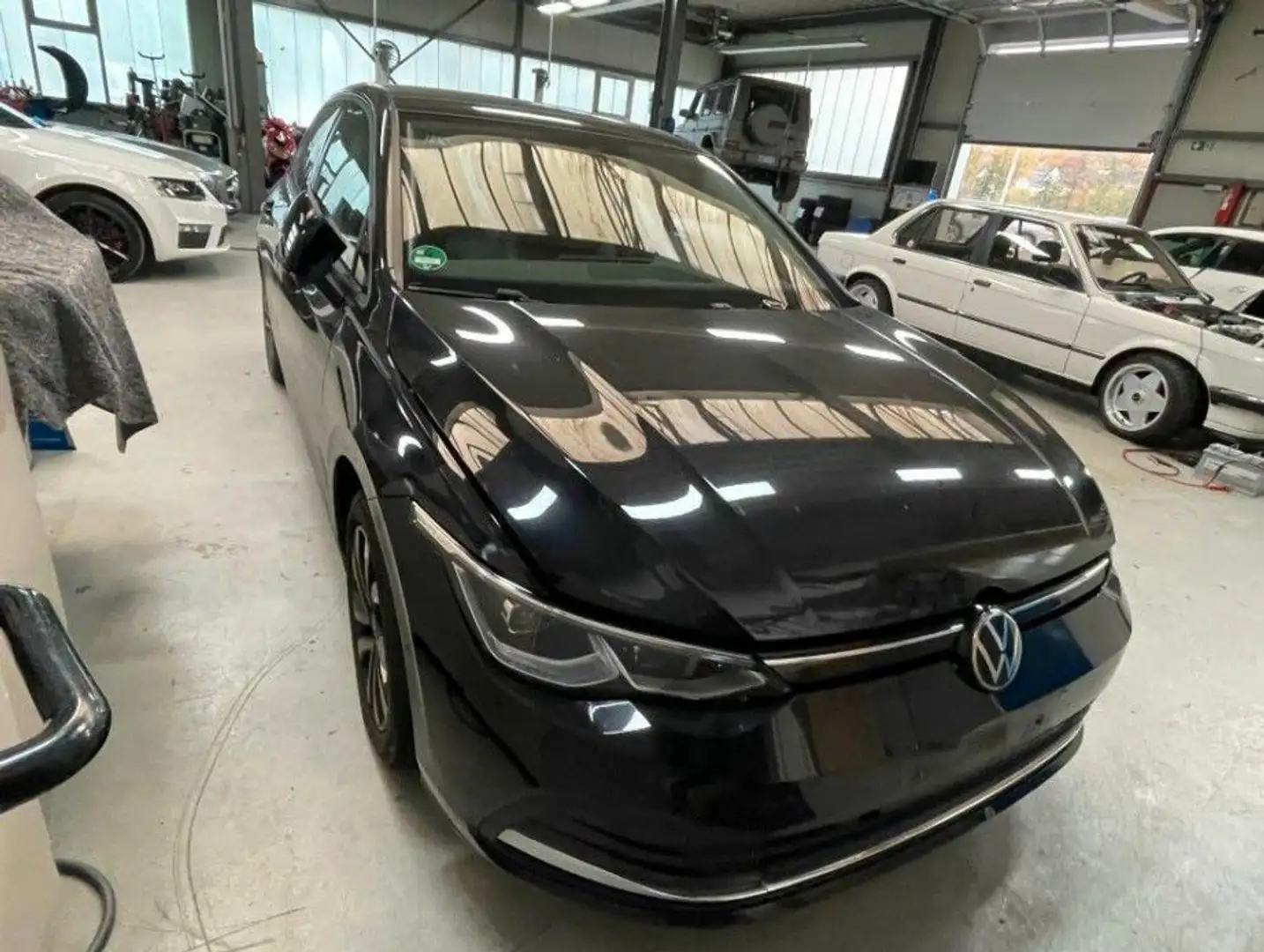 Volkswagen Golf VIII Lim. Active *UNFALL* Negro - 1
