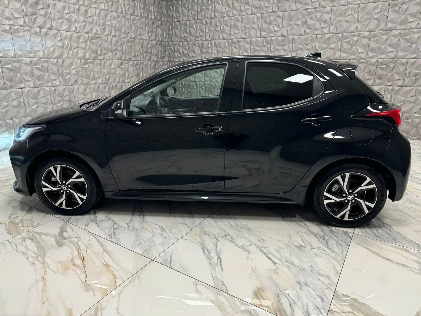 Toyota Yaris Hybrid Team Deutschland Schwarz - 2