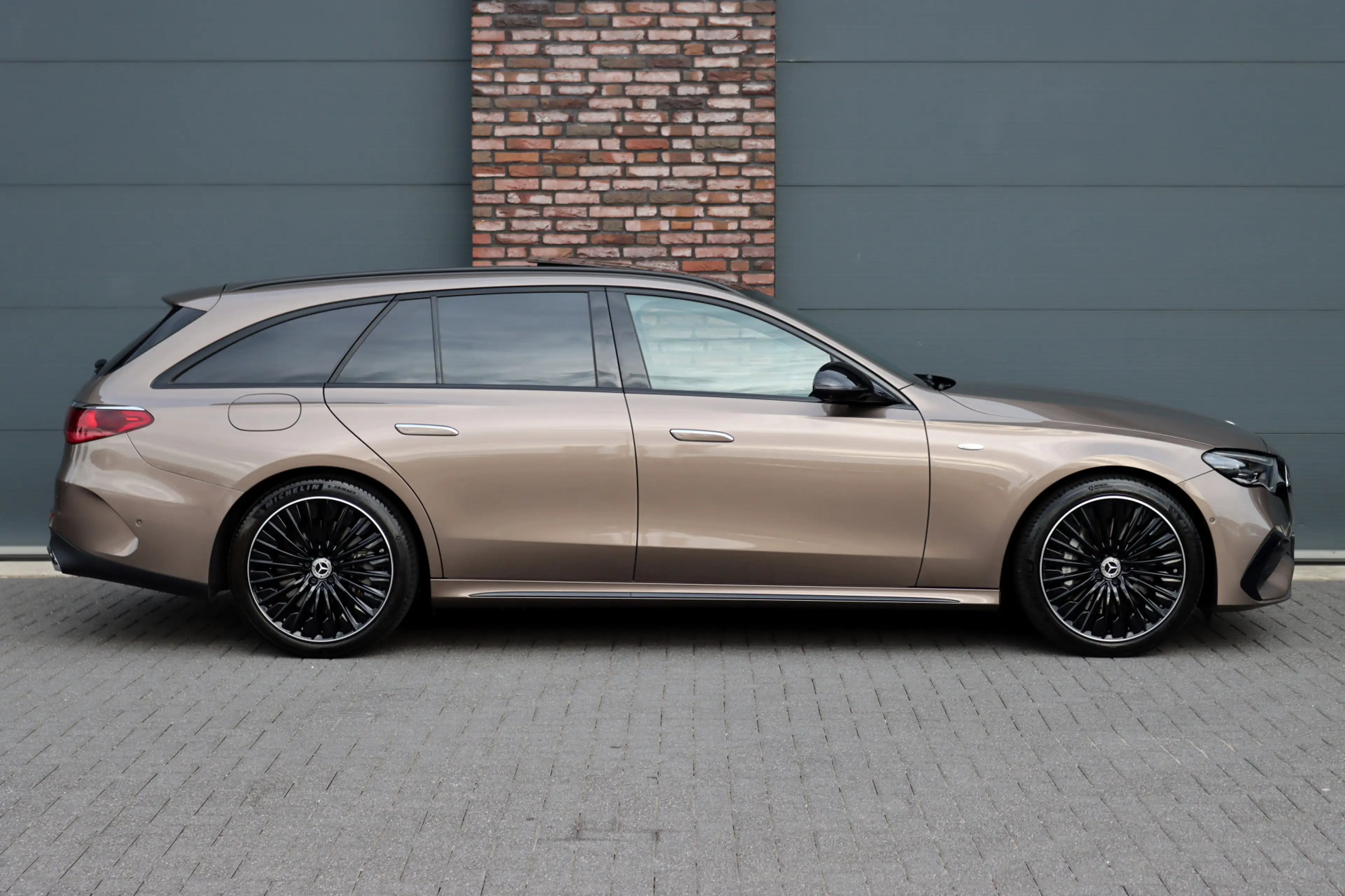Mercedes-Benz E 300 Estate e AMG Line | Hyperscreen | Distronic+ | HUD — photo 11