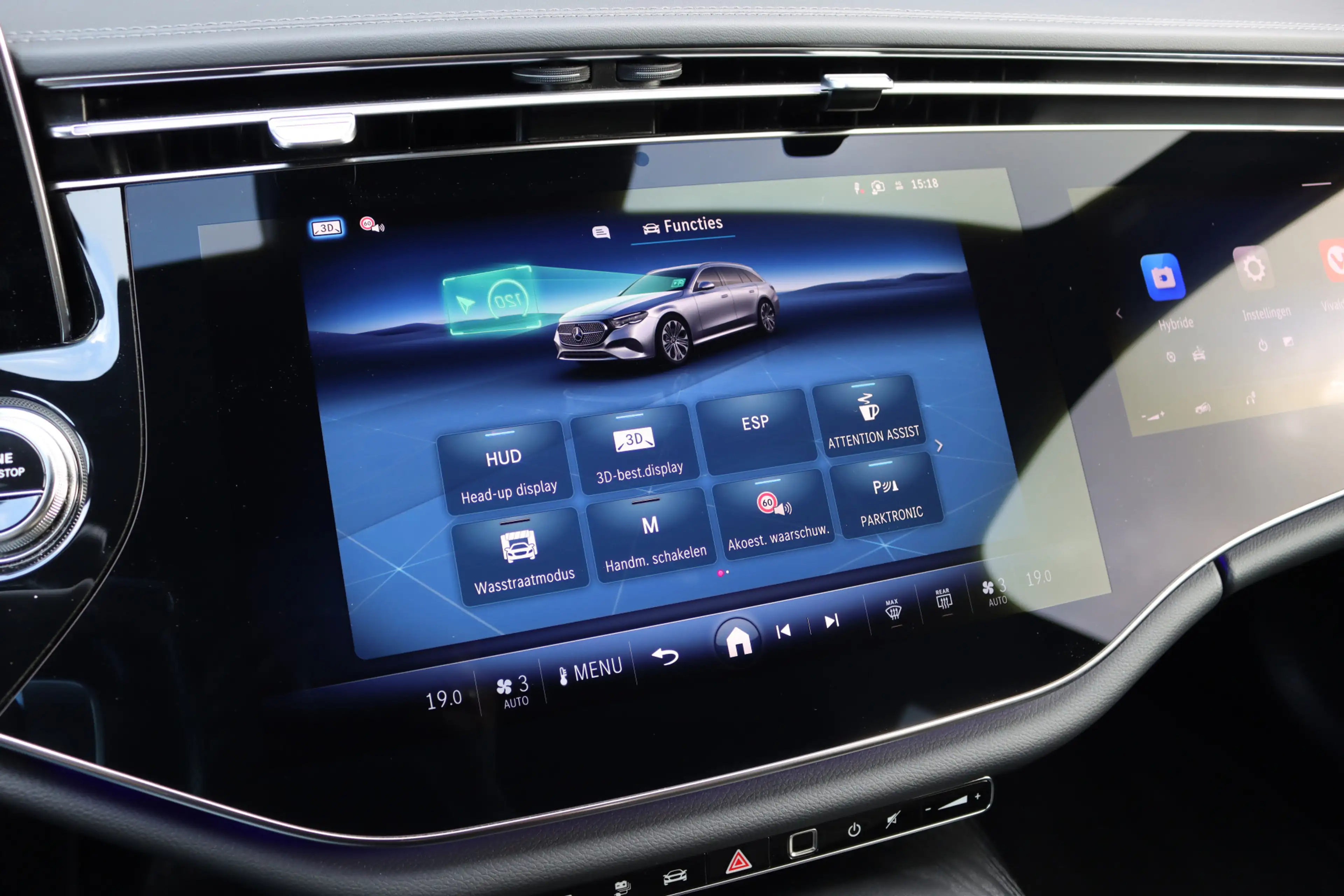 Mercedes-Benz E 300 Estate e AMG Line | Hyperscreen | Distronic+ | HUD — photo 18