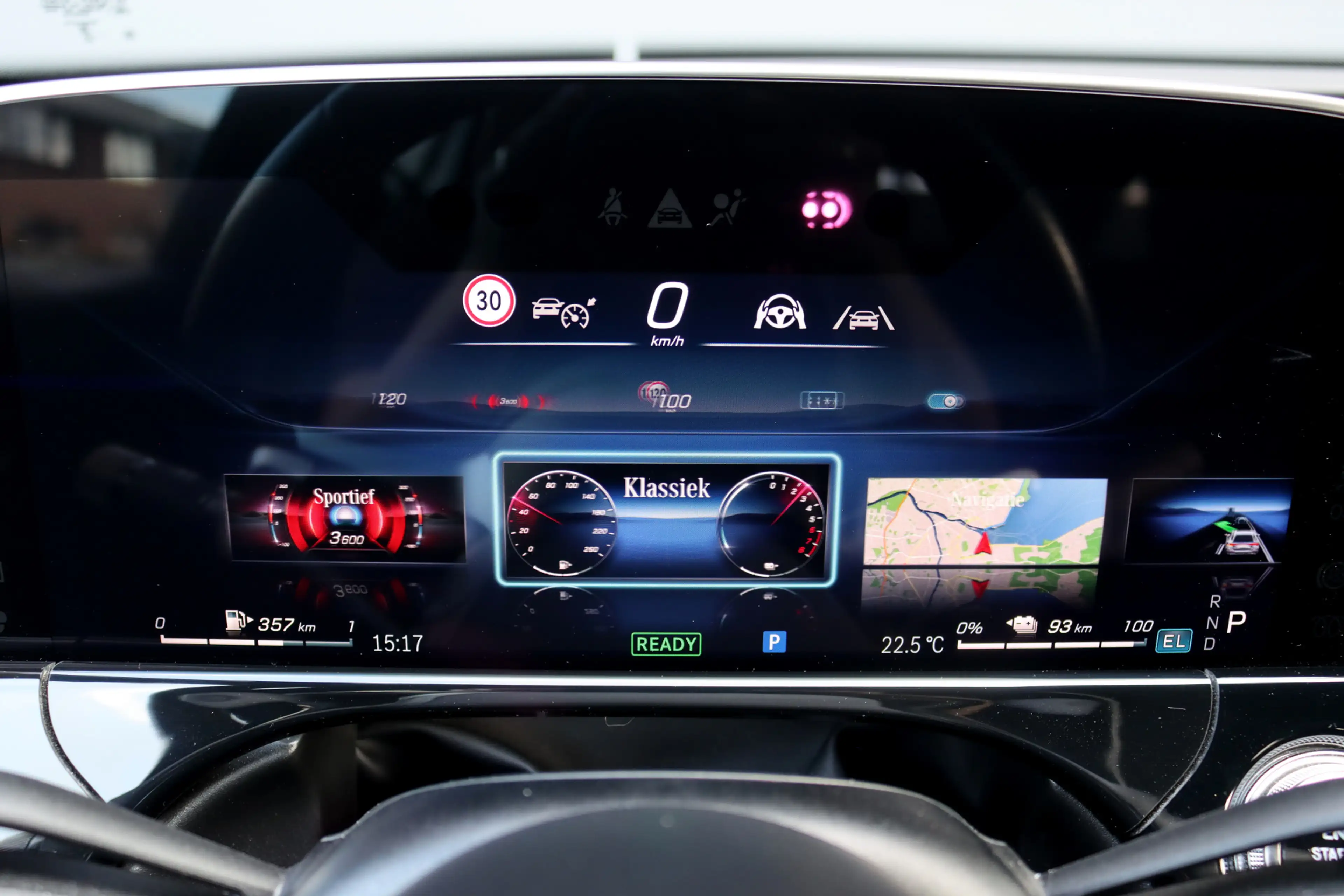 Mercedes-Benz E 300 Estate e AMG Line | Hyperscreen | Distronic+ | HUD — photo 32