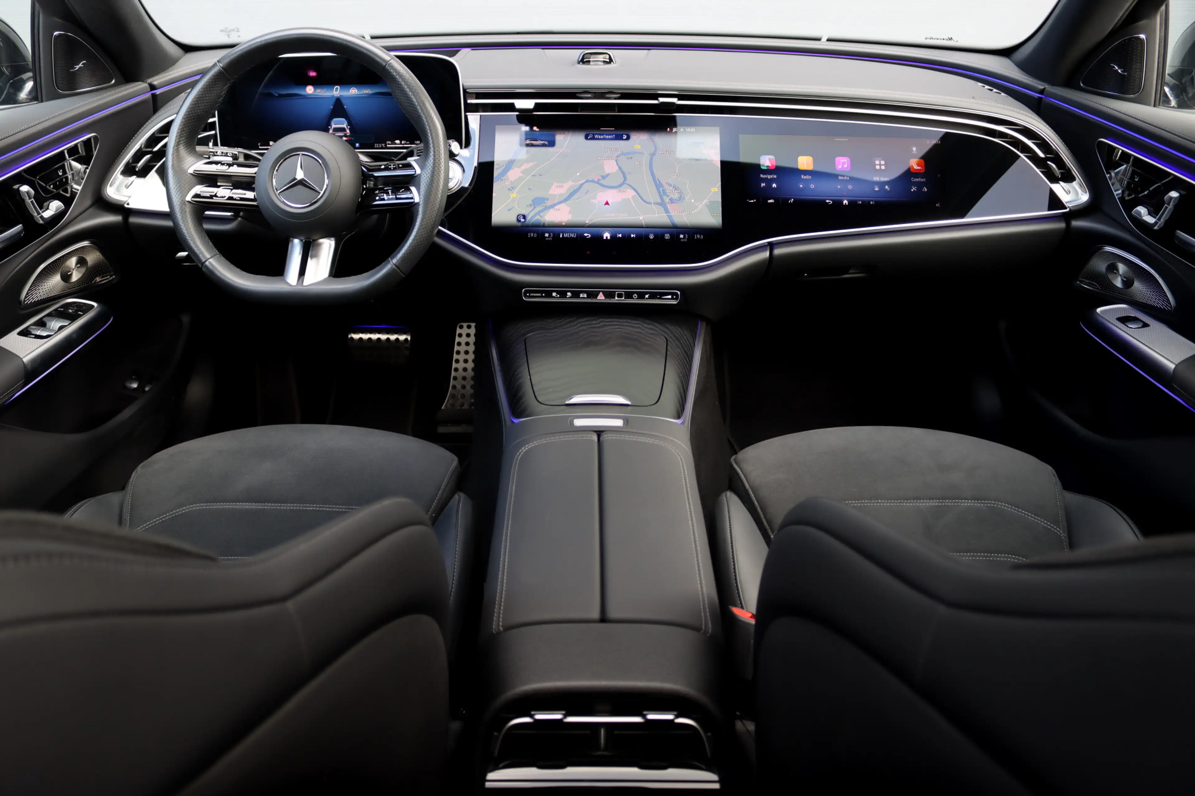 Mercedes-Benz E 300 Estate e AMG Line | Hyperscreen | Distronic+ | HUD — photo 2