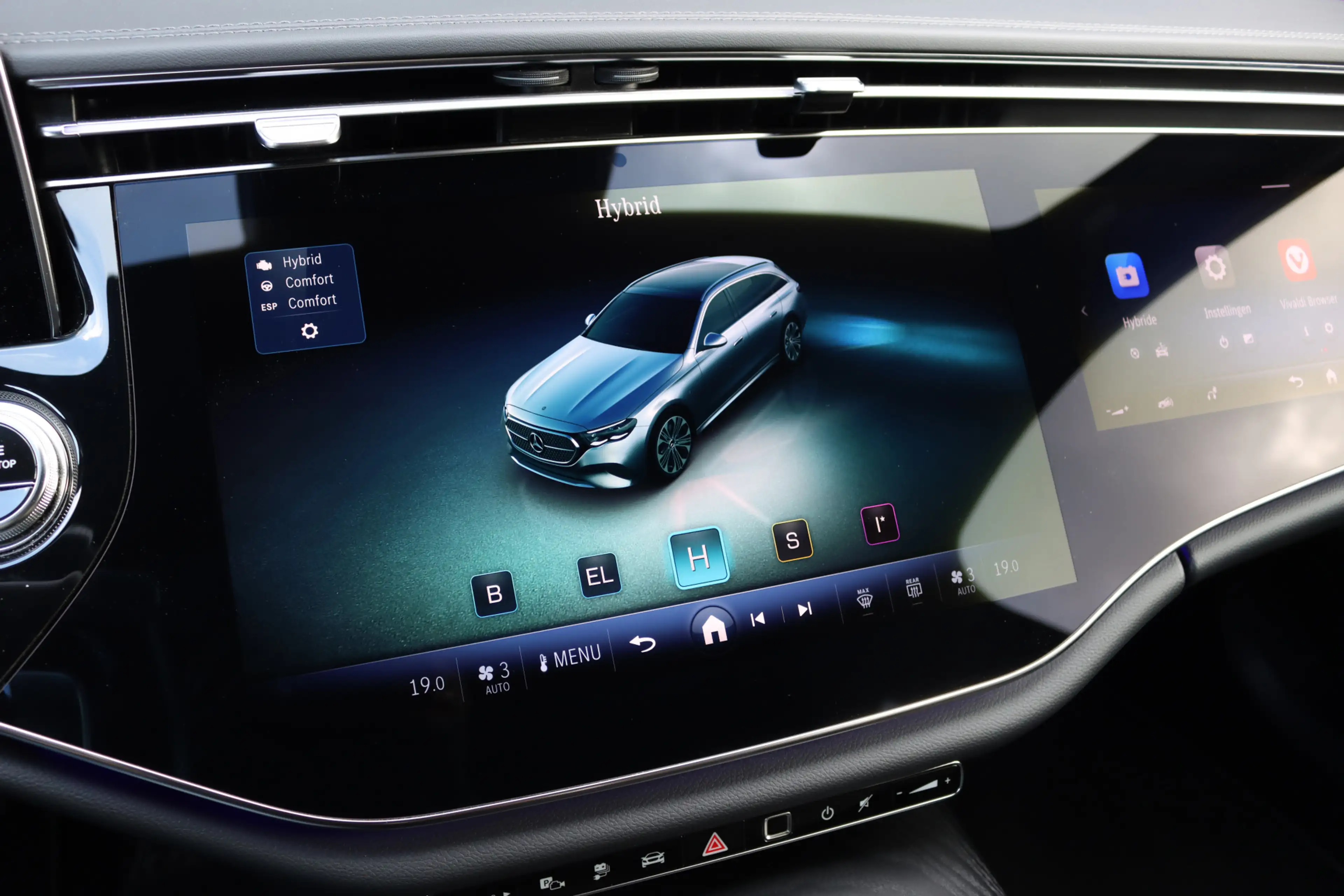 Mercedes-Benz E 300 Estate e AMG Line | Hyperscreen | Distronic+ | HUD — photo 40