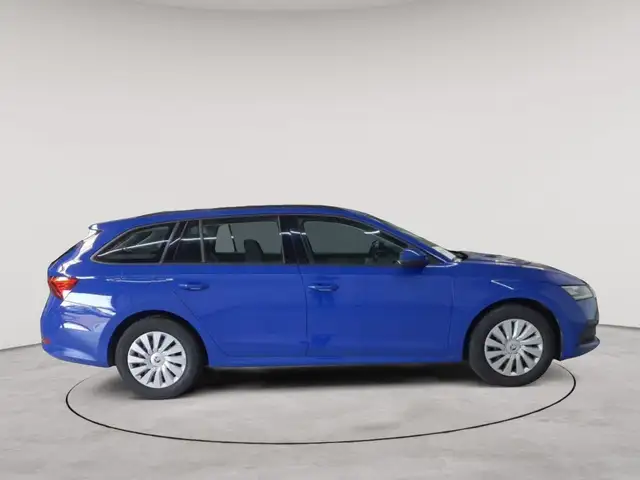 Skoda Octavia view 3