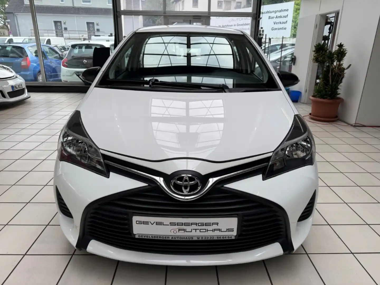 Toyota Yaris Basis 1.0 Dual-VVTi aus 2.Hand Klima 5 Türig White - 2