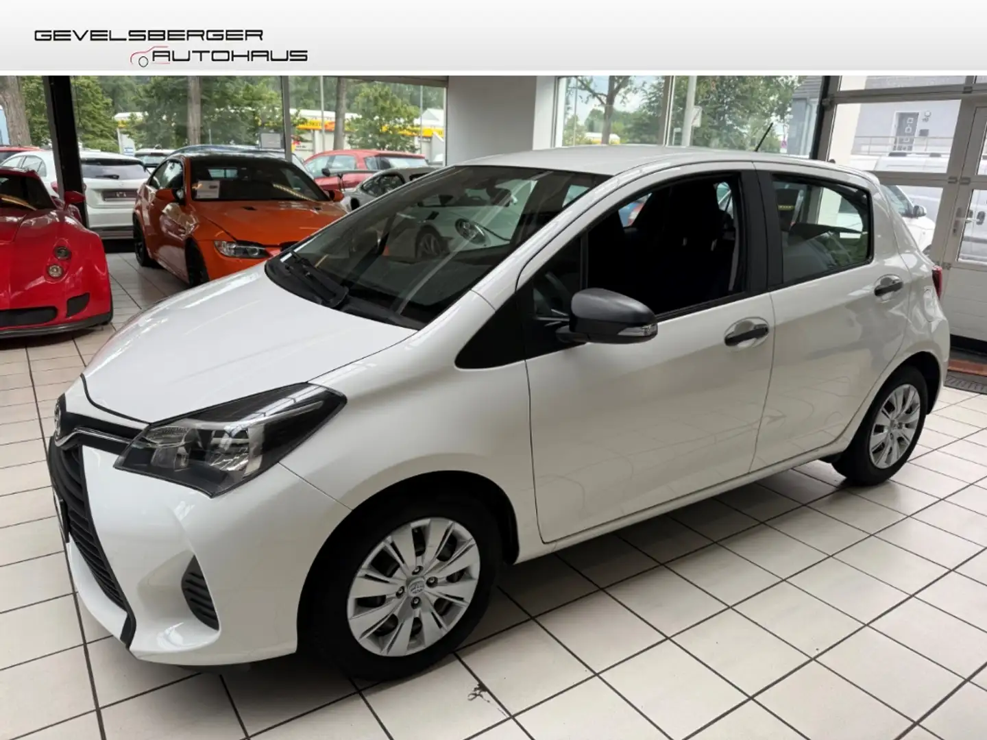 Toyota Yaris Basis 1.0 Dual-VVTi aus 2.Hand Klima 5 Türig White - 1
