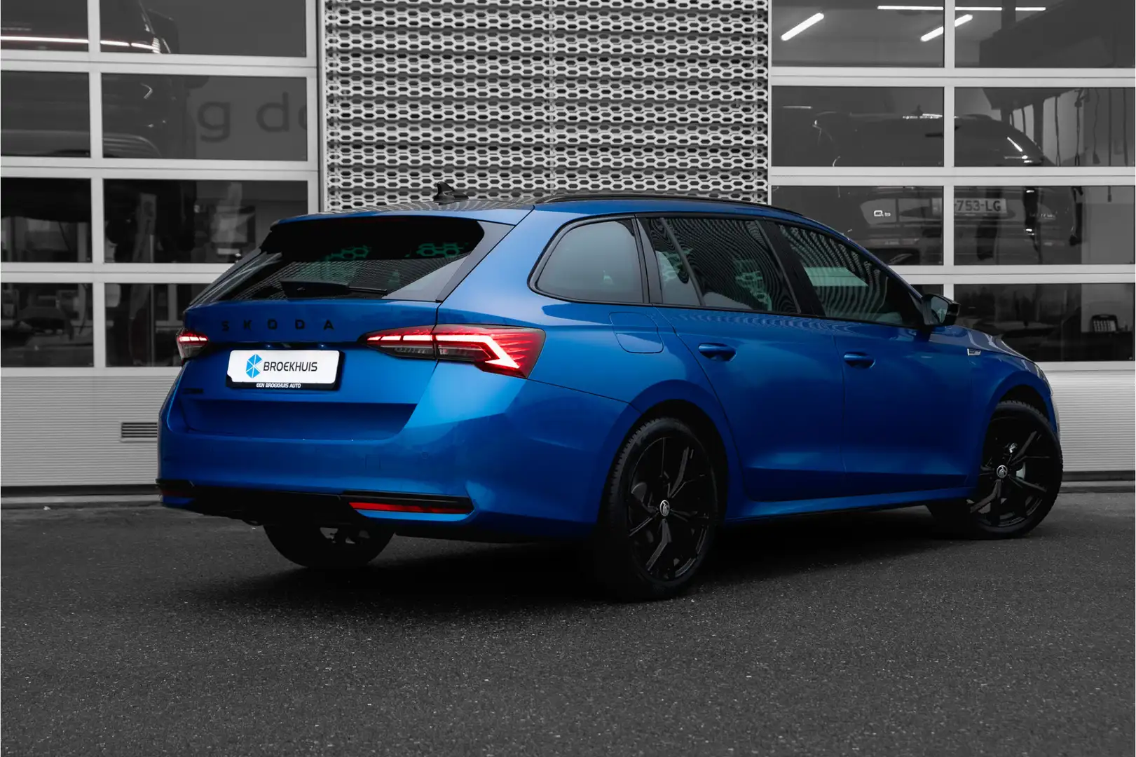 Skoda Octavia Combi 1.5 TSI MHEV Sportline Business | Matrix | A Blauw - 2