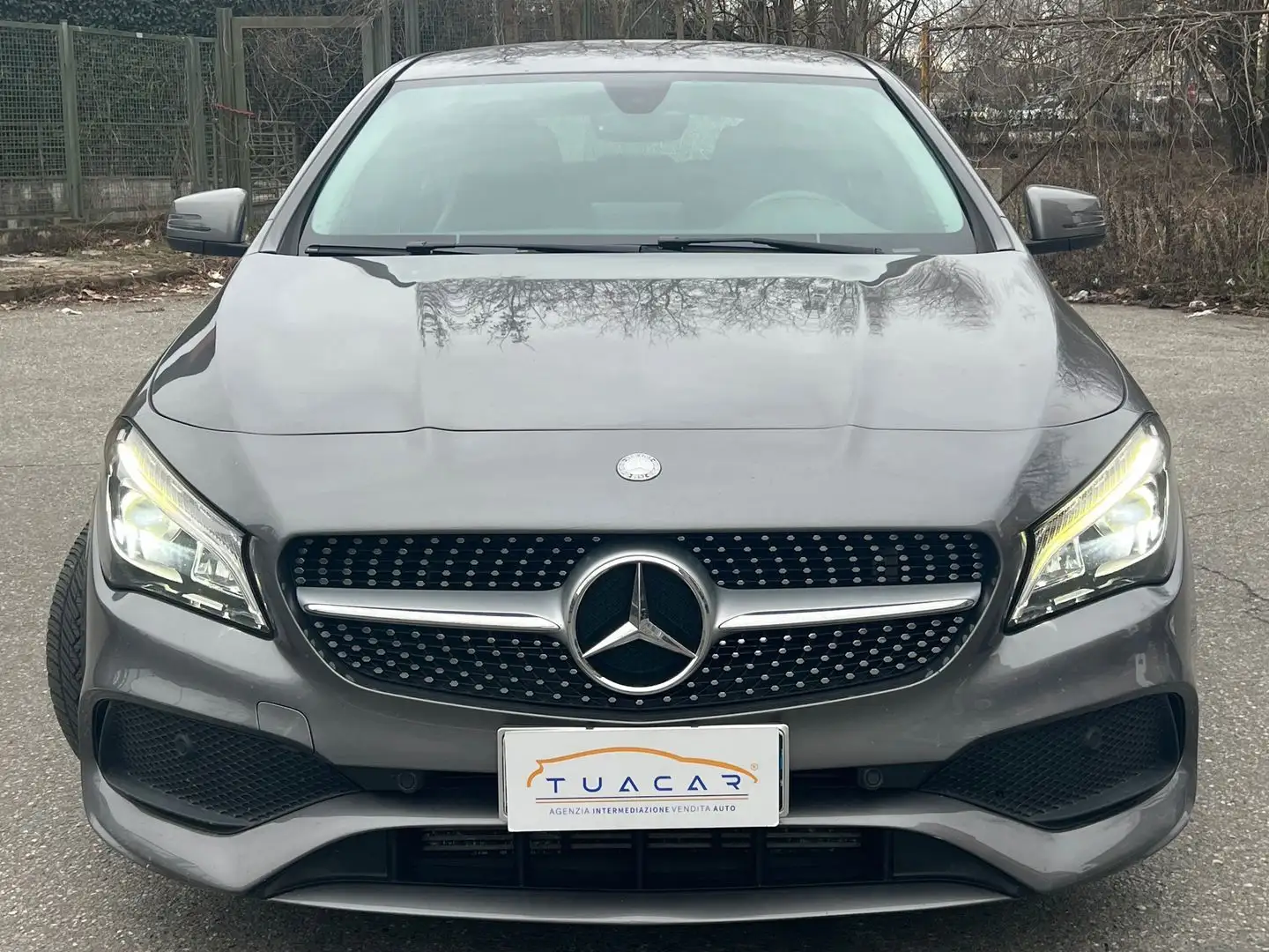 Mercedes-Benz CLA 200 Premium CLA 200 D Grau - 2
