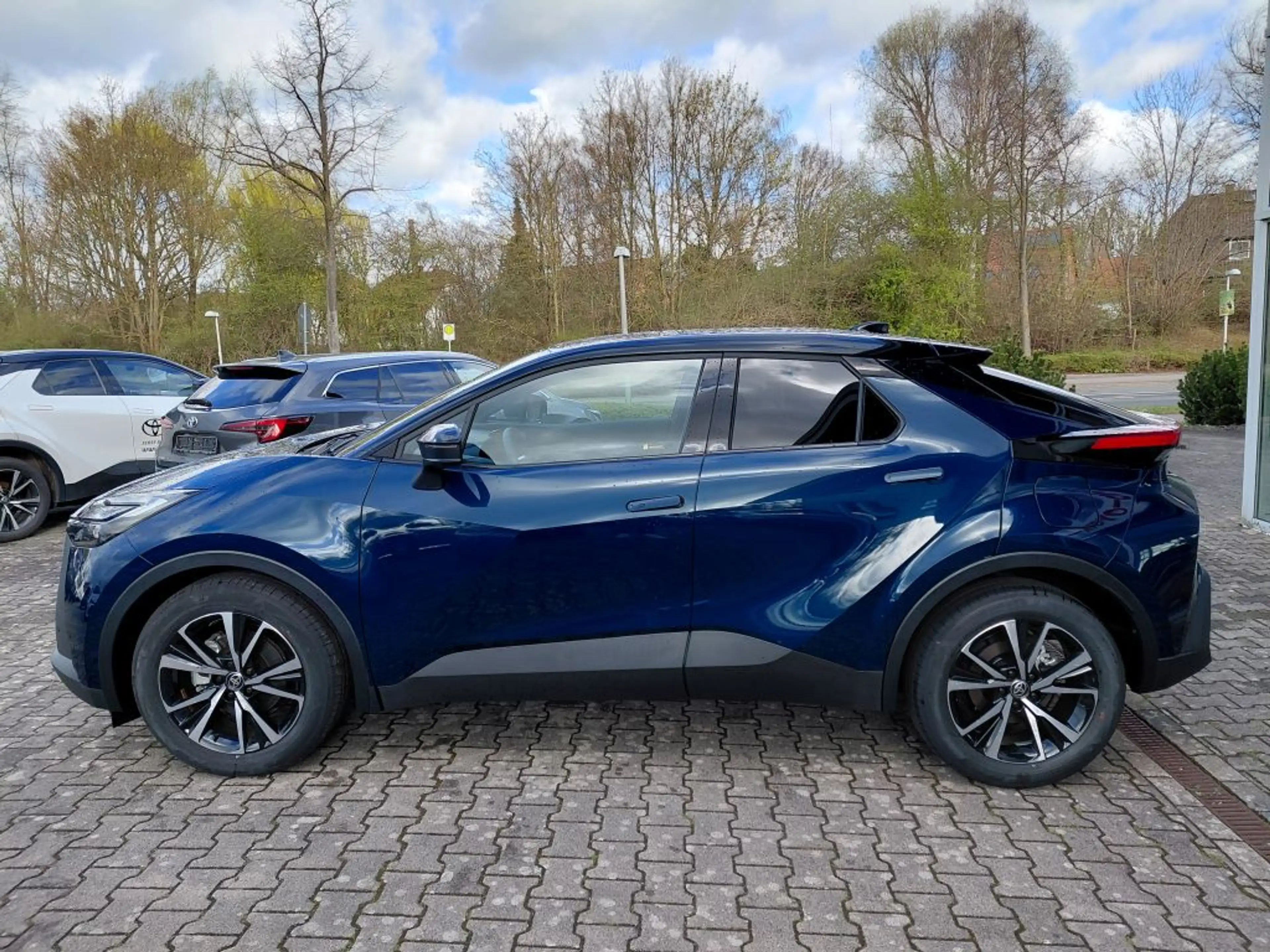 Toyota C-HR 1.8 Hybrid Teamplayer (AX2) — photo 2