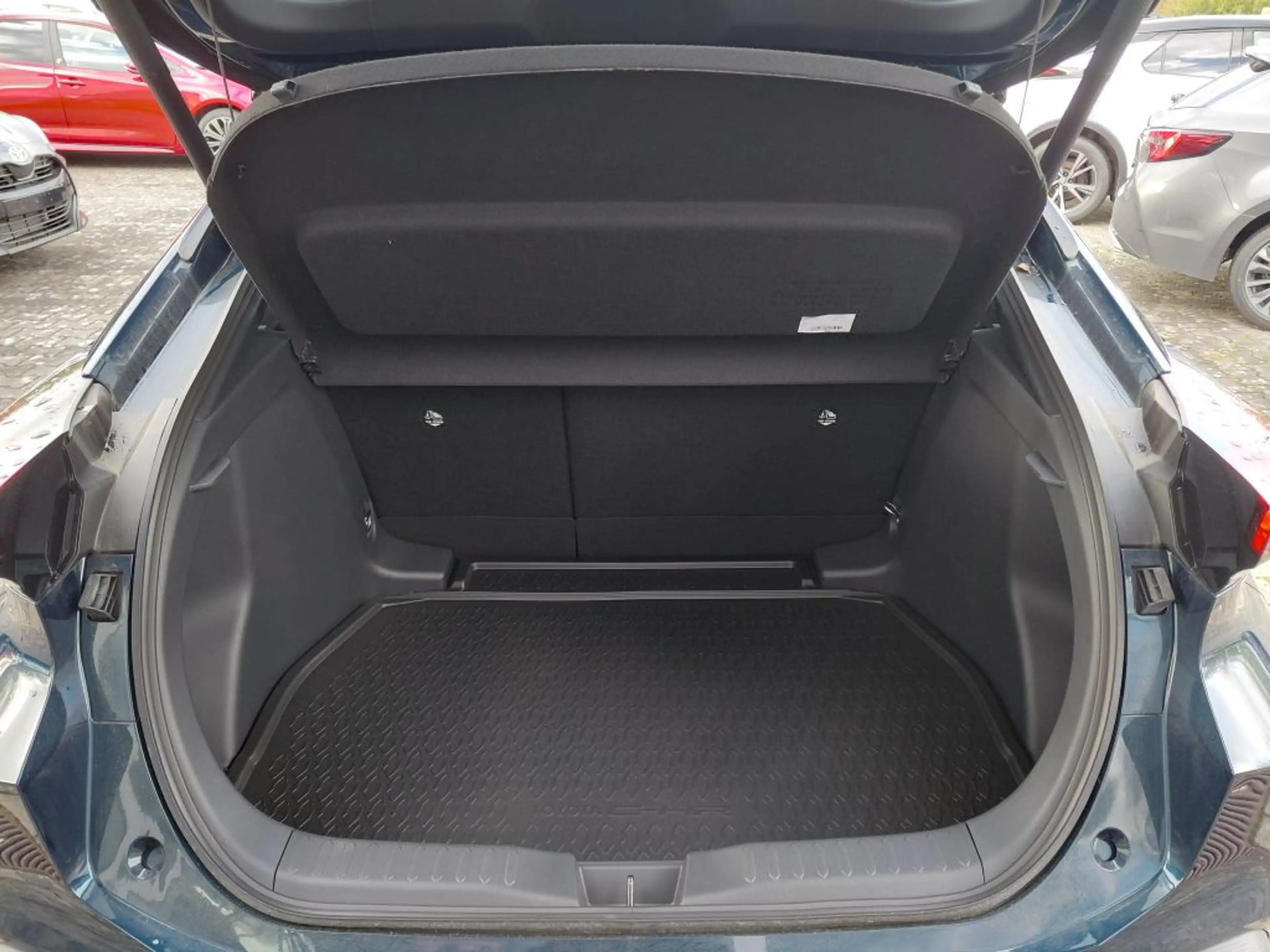 Toyota C-HR 1.8 Hybrid Teamplayer (AX2) — photo 11
