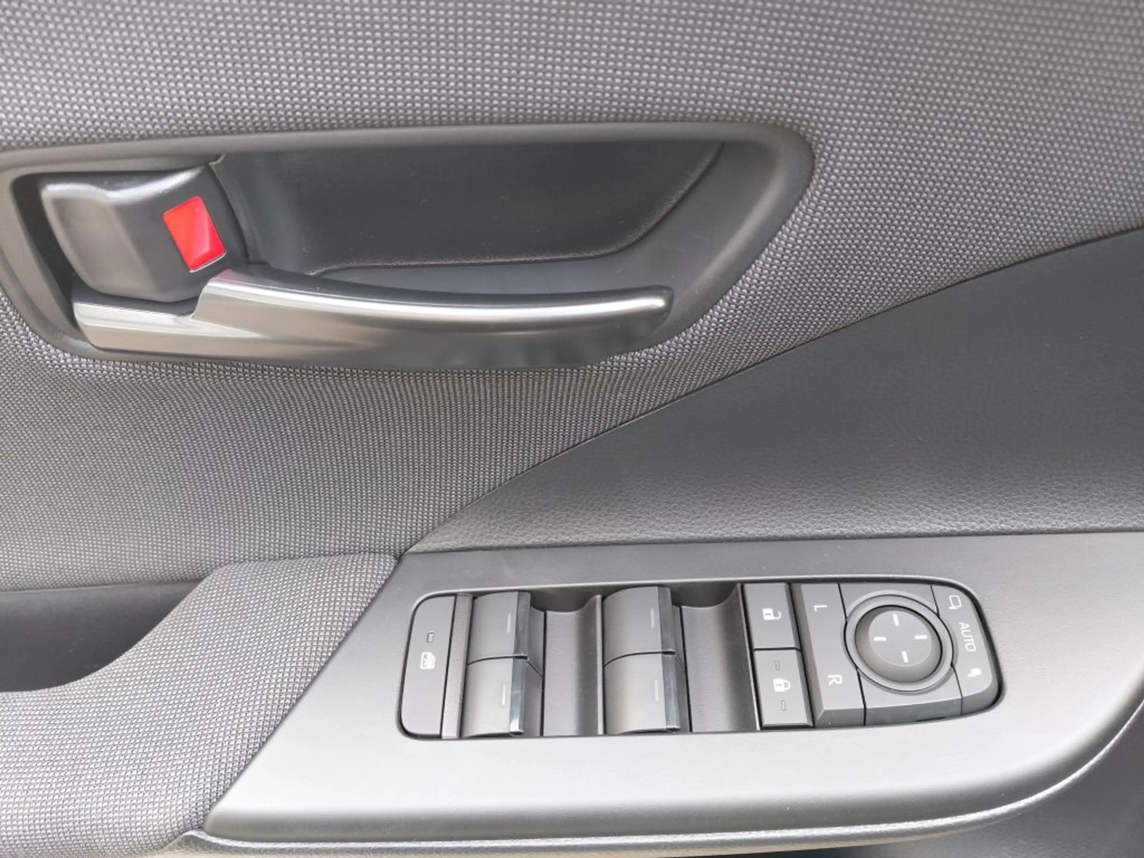 Toyota C-HR 1.8 Hybrid Teamplayer (AX2) — photo 9