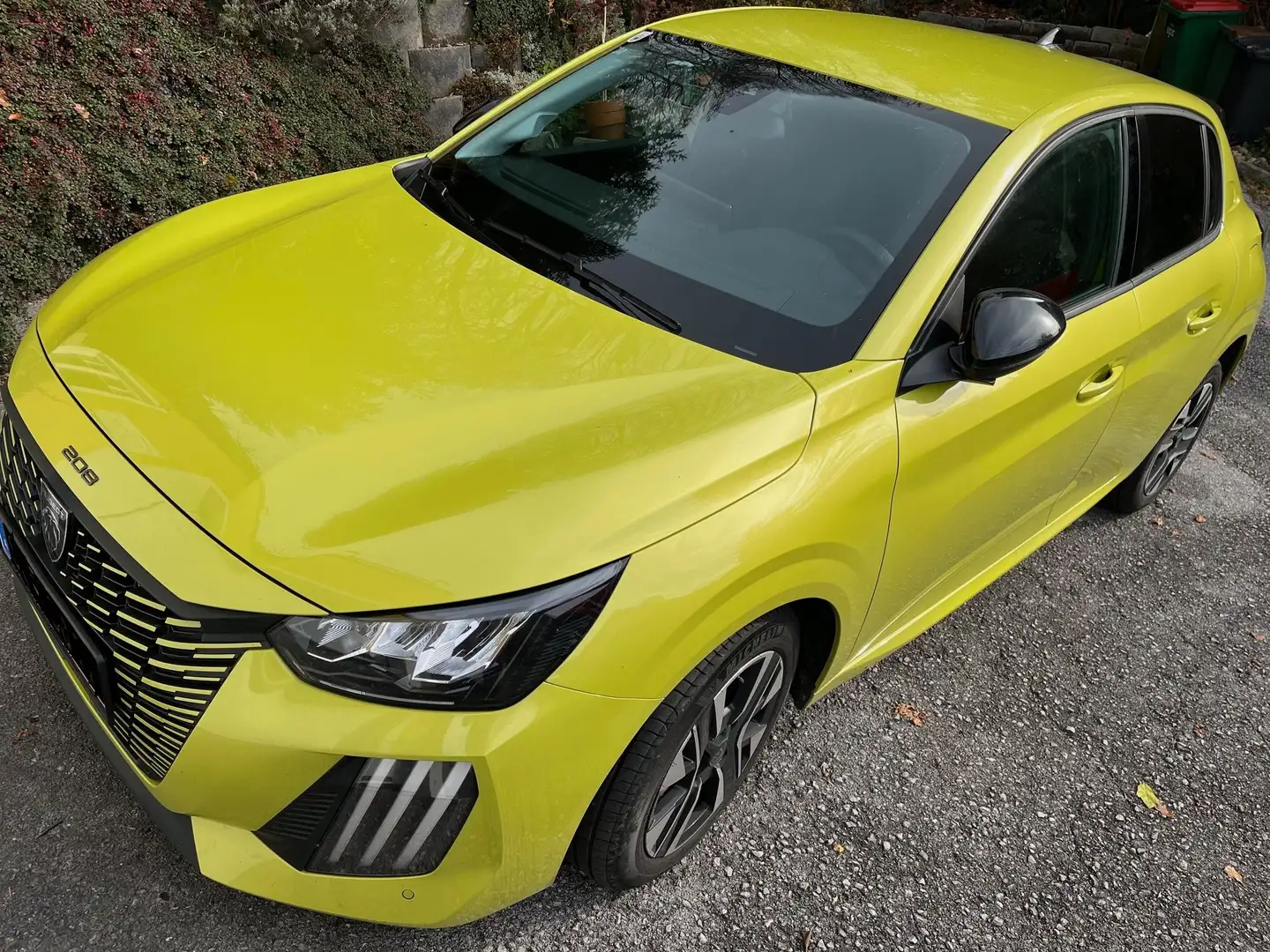 Peugeot 208 Allure 1.2 Hybrid 110 e-DCS6 - Sofort - Gelb - 1