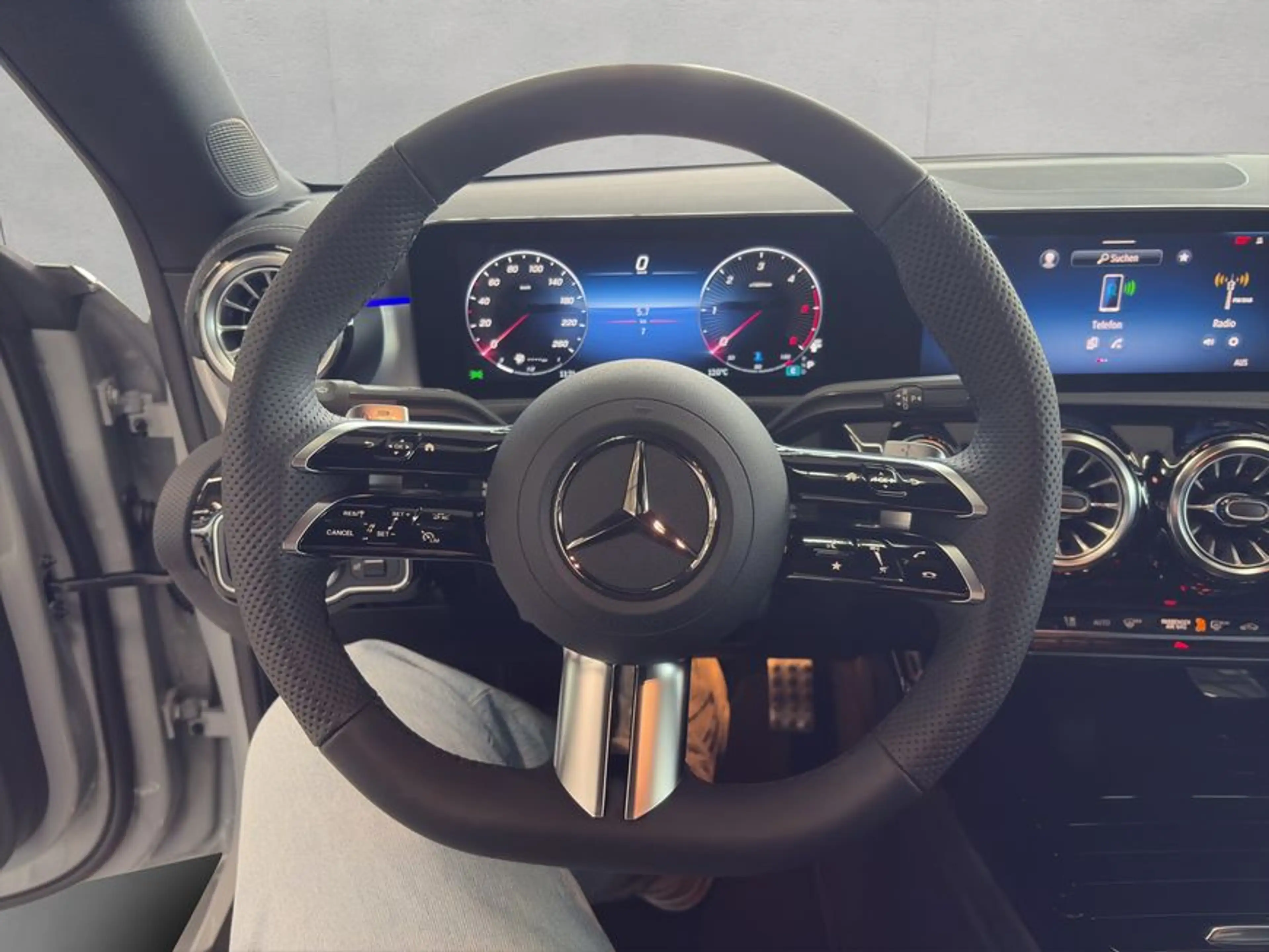 Mercedes-Benz CLA 200 CLA — photo 11
